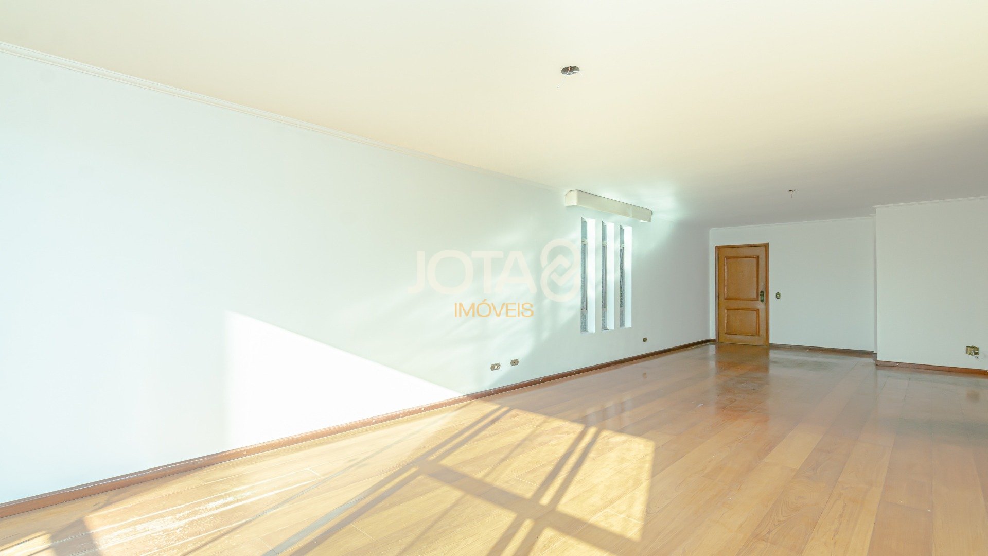 APARTAMENTO COM 4 QUARTOS NO MERCÊS