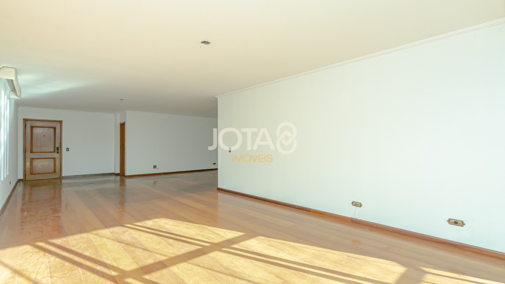 APARTAMENTO COM 4 QUARTOS NO MERCÊS