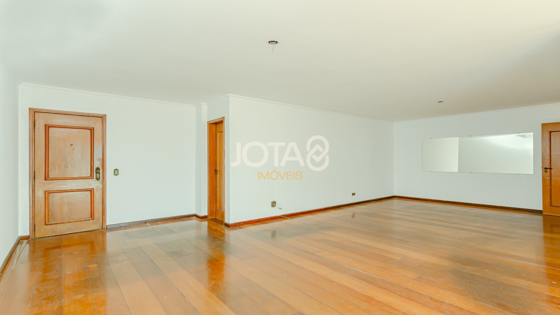 APARTAMENTO COM 4 QUARTOS NO MERCÊS