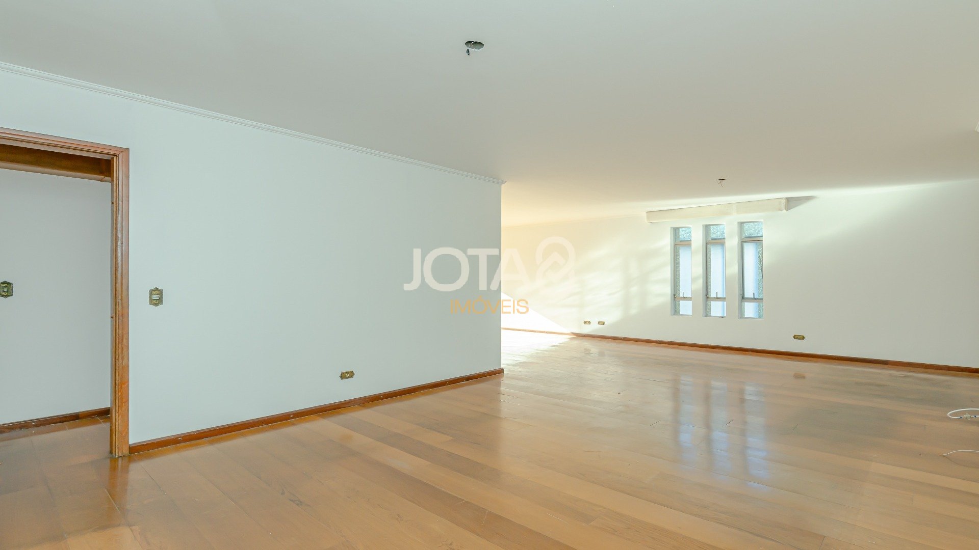 APARTAMENTO COM 4 QUARTOS NO MERCÊS