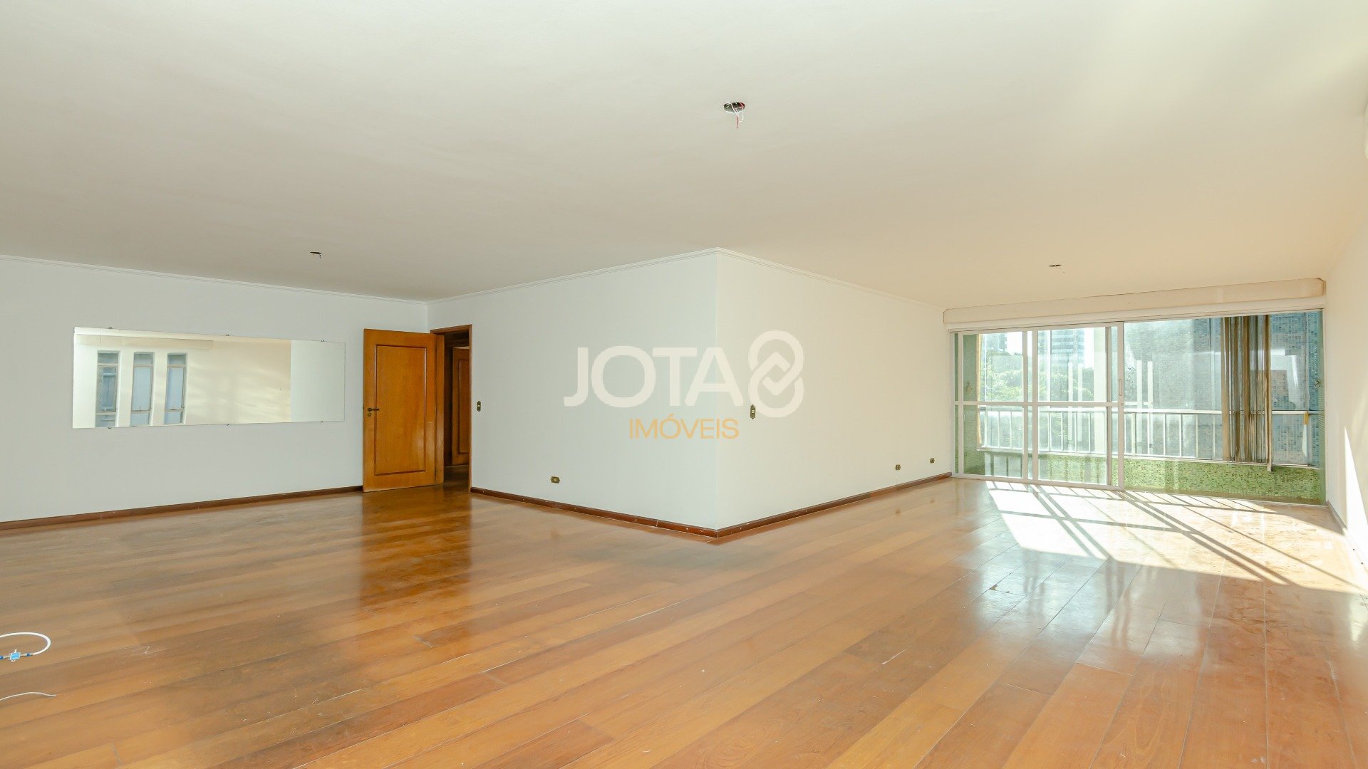 APARTAMENTO COM 4 QUARTOS NO MERCÊS
