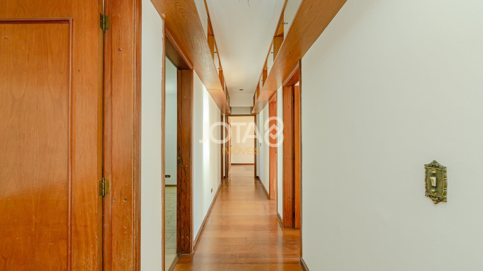 APARTAMENTO COM 4 QUARTOS NO MERCÊS