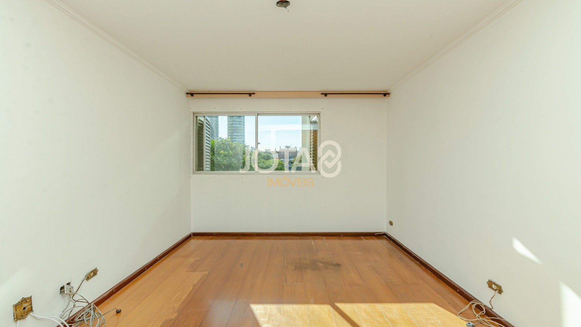 APARTAMENTO COM 4 QUARTOS NO MERCÊS