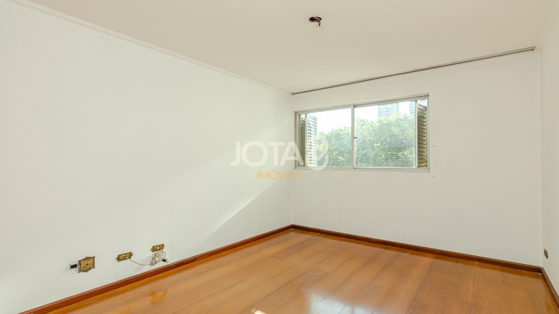 APARTAMENTO COM 4 QUARTOS NO MERCÊS
