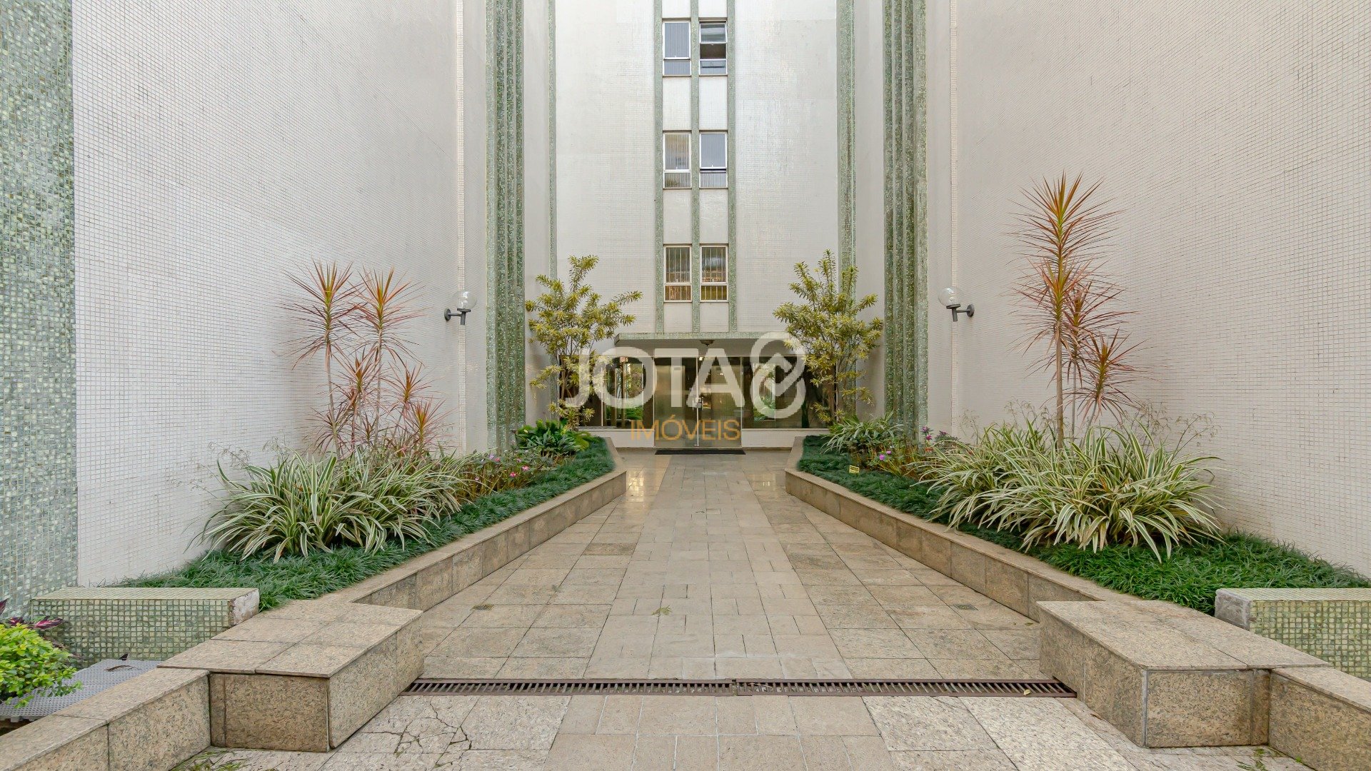 APARTAMENTO COM 4 QUARTOS NO MERCÊS