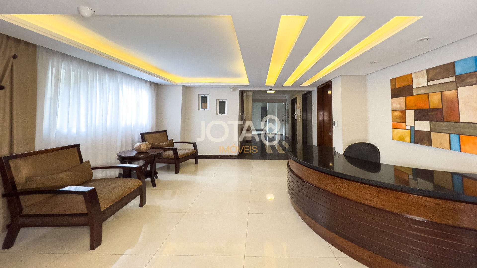 APARTAMENTO REFORMADO E MOBILIADO COM 2 QUARTOS E 1 VAGA NO BIGORRILHO