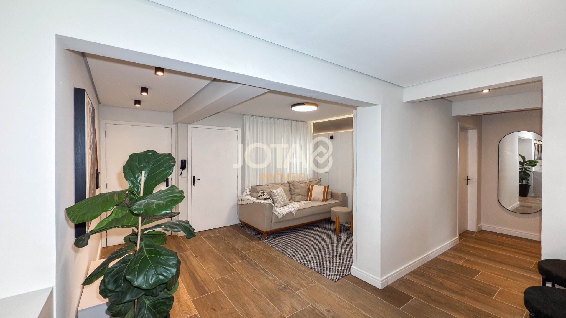 APARTAMENTO REFORMADO E MOBILIADO COM 2 QUARTOS E 1 VAGA NO BIGORRILHO