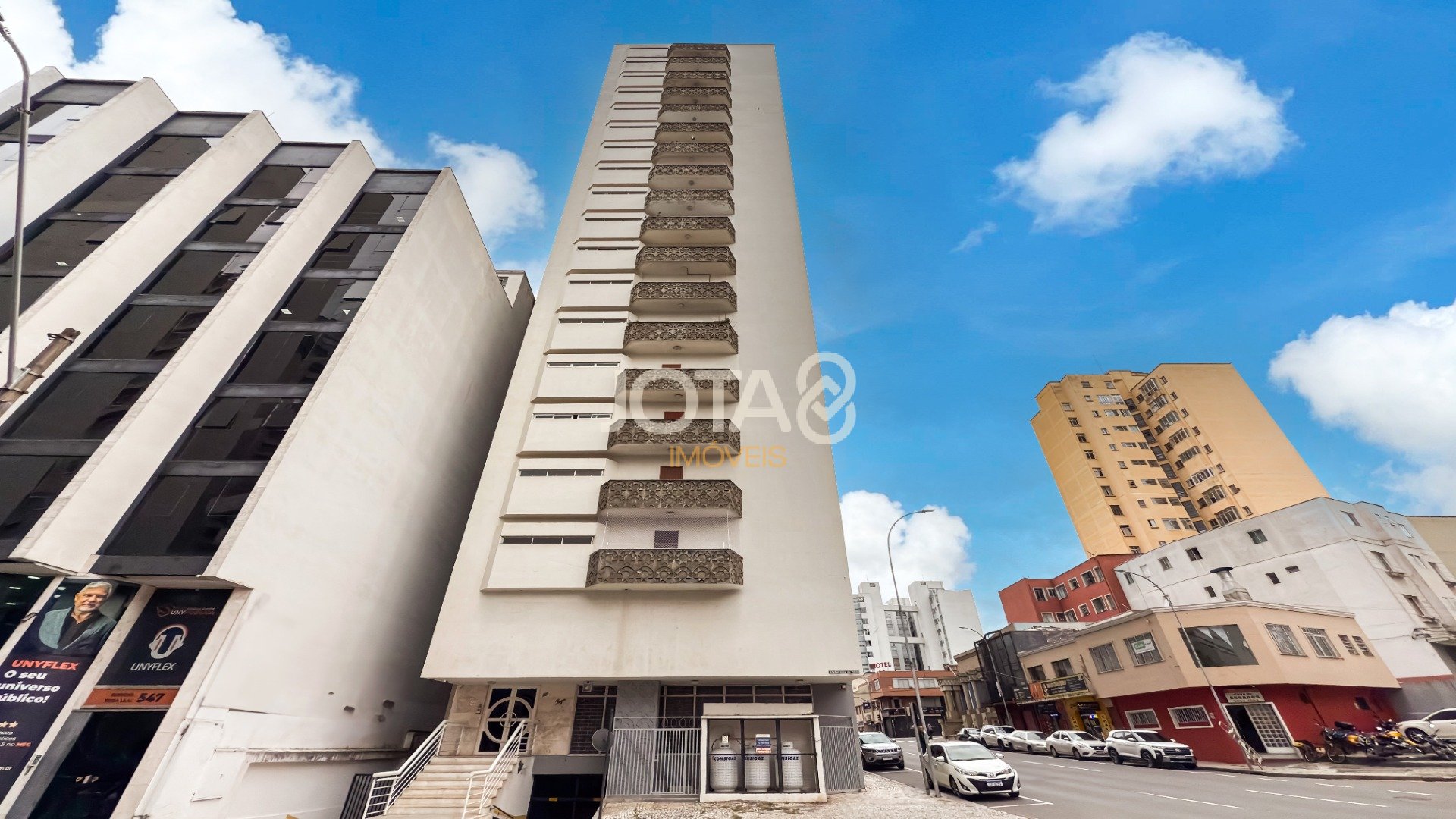 APARTAMENTO , 3 QUARTOS, AMPLA SALA, COZINHA COM COPA