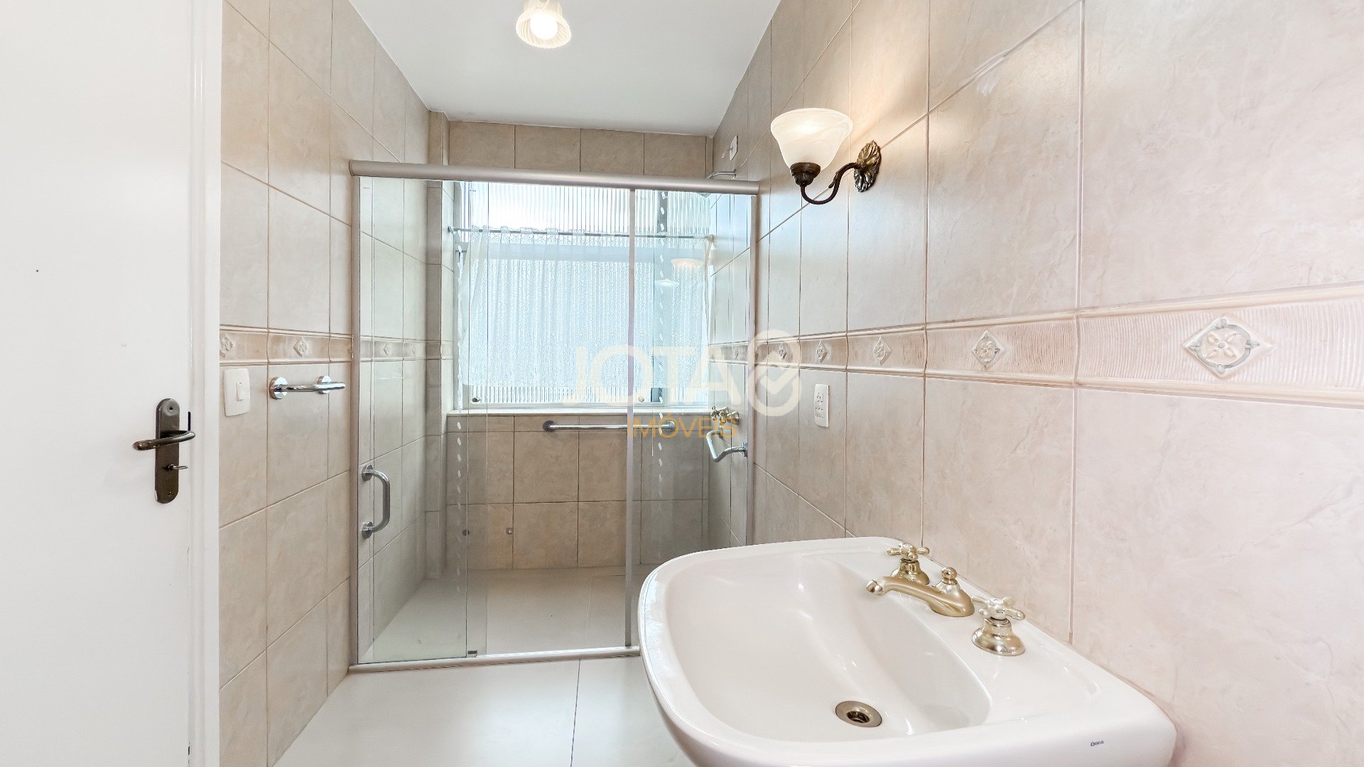 APARTAMENTO , 3 QUARTOS, AMPLA SALA, COZINHA COM COPA