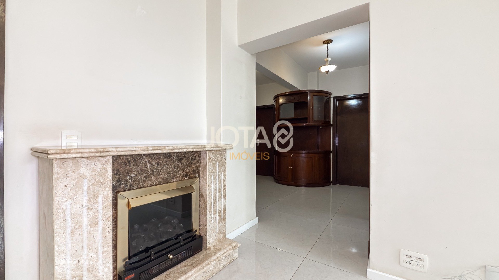 APARTAMENTO , 3 QUARTOS, AMPLA SALA, COZINHA COM COPA