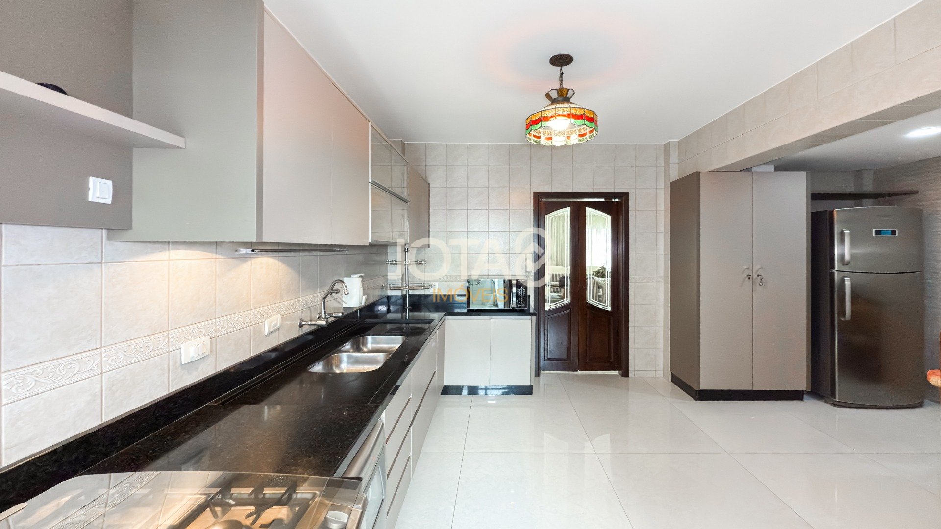 APARTAMENTO , 3 QUARTOS, AMPLA SALA, COZINHA COM COPA