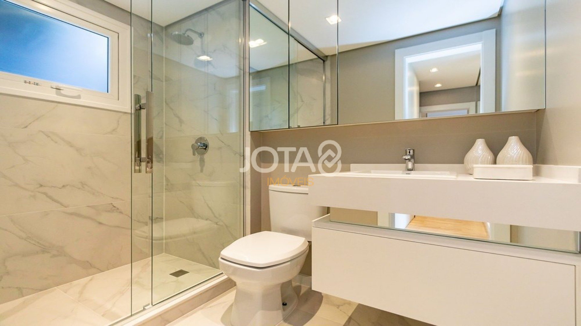 APARTAMENTO BEM LOCALIZADO COM 2 QUARTOS E 2 VAGAS NO ECOVILLE