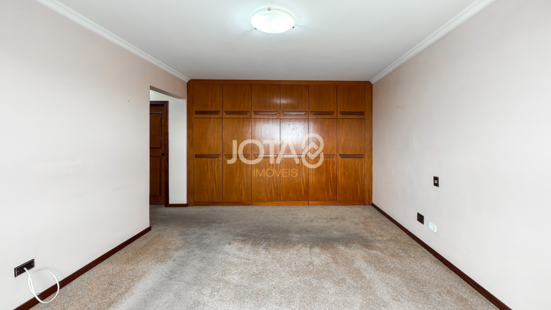 ÁGUA VERDE 158M² -  INVISTA NO ENDEREÇO. TRANSFORME O ESPAÇO.