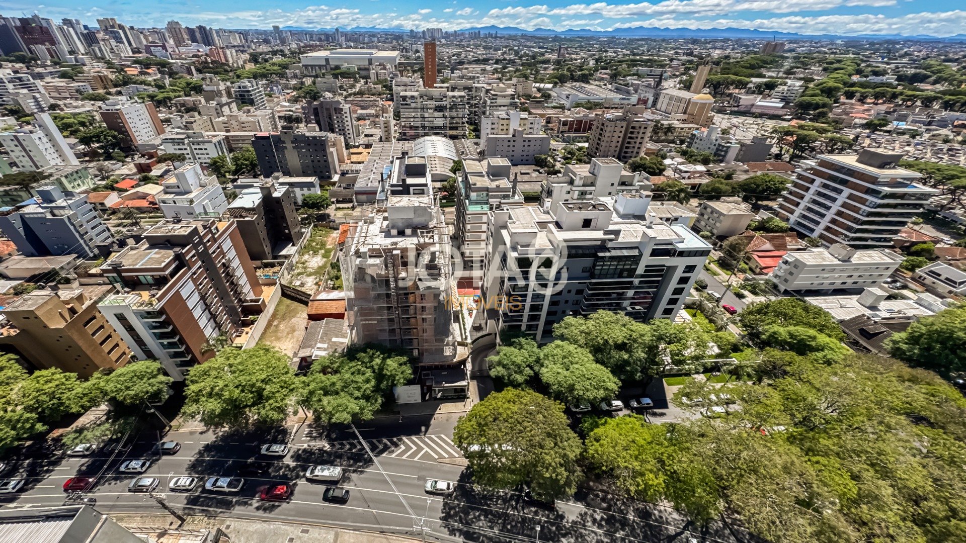 ÁGUA VERDE 158M² -  INVISTA NO ENDEREÇO. TRANSFORME O ESPAÇO.