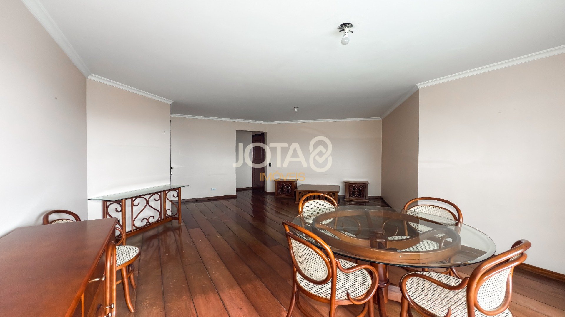 ÁGUA VERDE 158M² -  INVISTA NO ENDEREÇO. TRANSFORME O ESPAÇO.