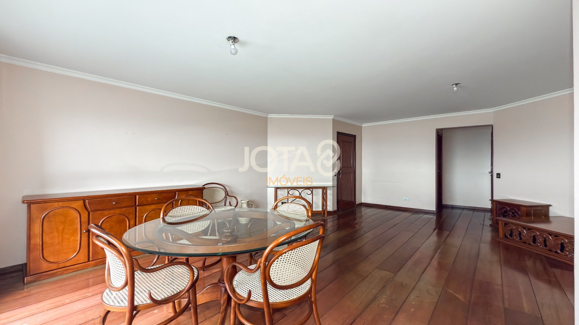 ÁGUA VERDE 158M² -  INVISTA NO ENDEREÇO. TRANSFORME O ESPAÇO.