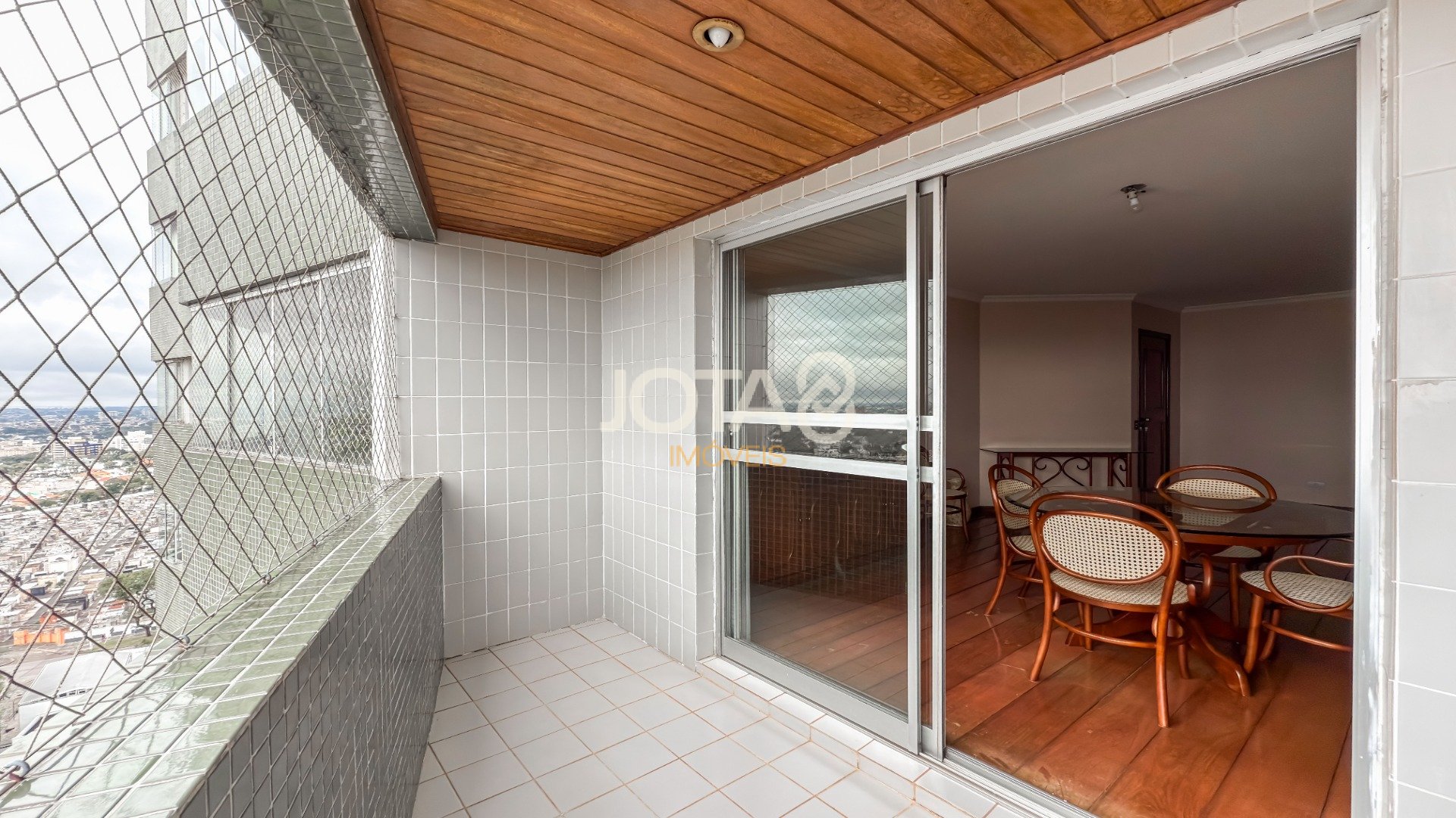 ÁGUA VERDE 158M² -  INVISTA NO ENDEREÇO. TRANSFORME O ESPAÇO.