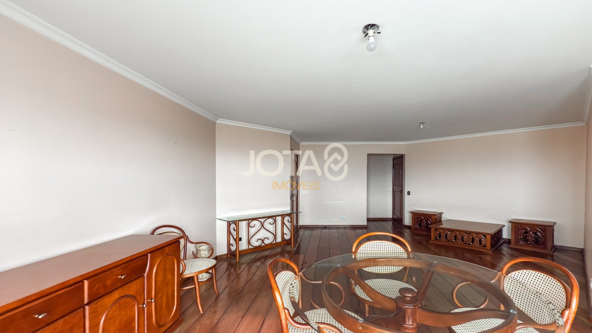 ÁGUA VERDE 158M² -  INVISTA NO ENDEREÇO. TRANSFORME O ESPAÇO.