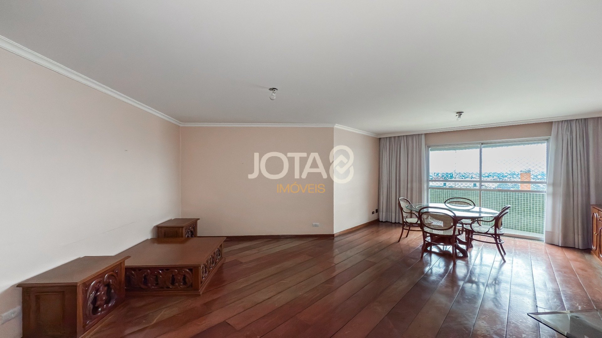 ÁGUA VERDE 158M² -  INVISTA NO ENDEREÇO. TRANSFORME O ESPAÇO.