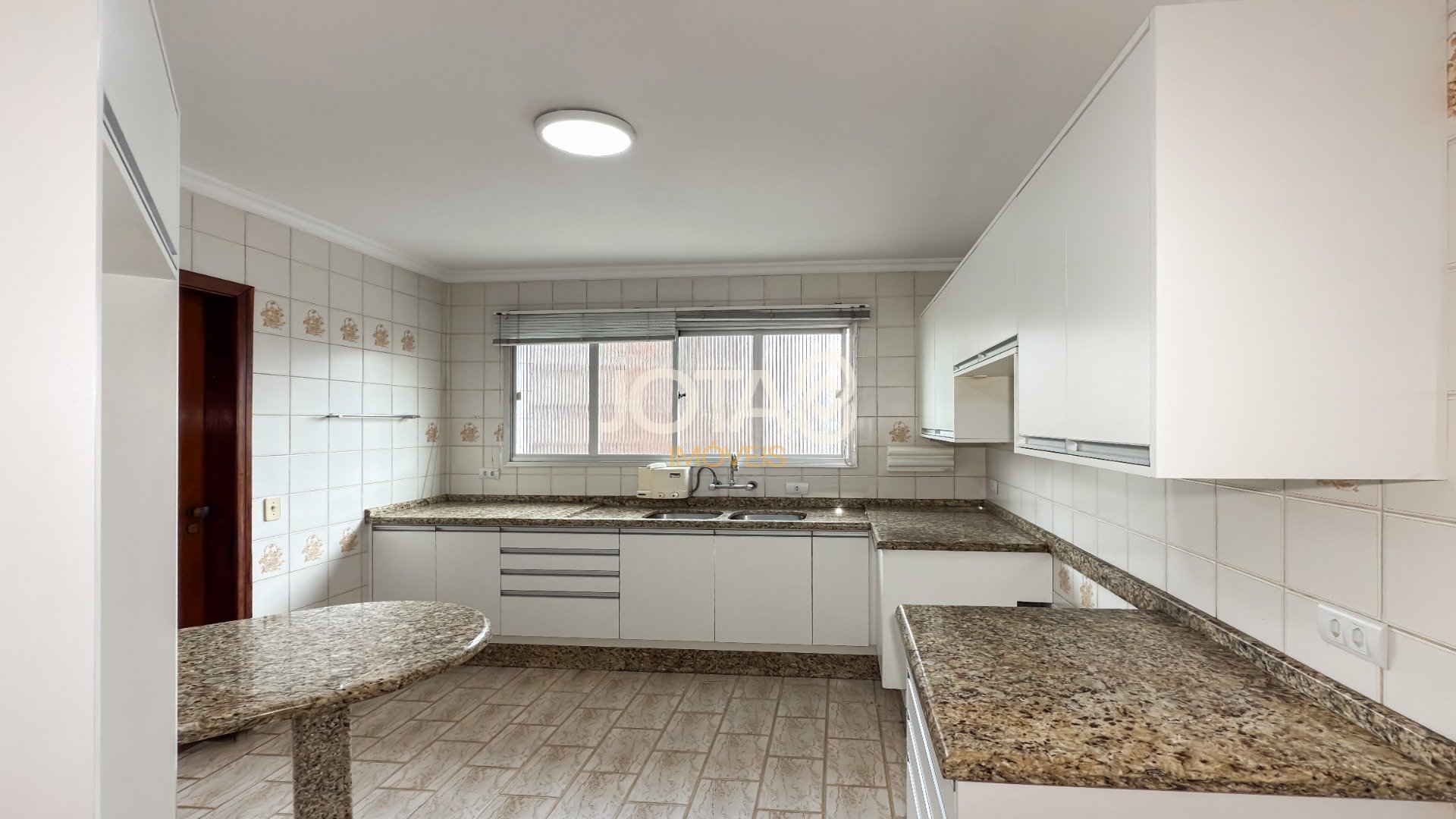 ÁGUA VERDE 158M² -  INVISTA NO ENDEREÇO. TRANSFORME O ESPAÇO.