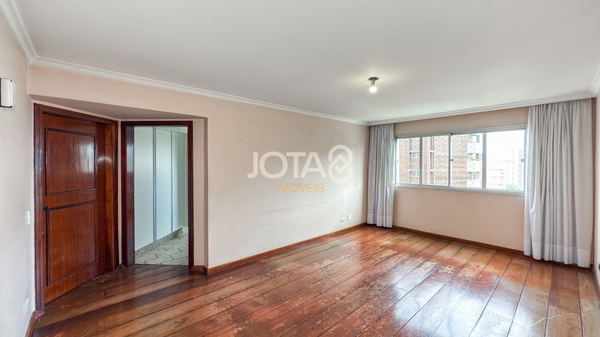 ÁGUA VERDE 158M² -  INVISTA NO ENDEREÇO. TRANSFORME O ESPAÇO.