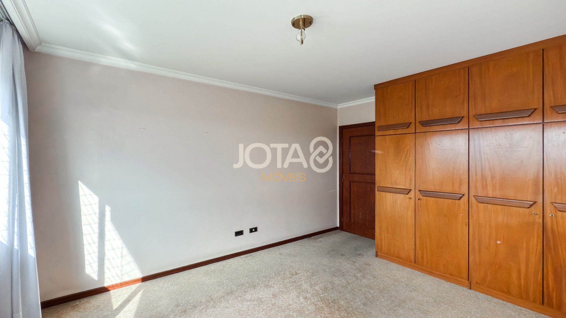ÁGUA VERDE 158M² -  INVISTA NO ENDEREÇO. TRANSFORME O ESPAÇO.