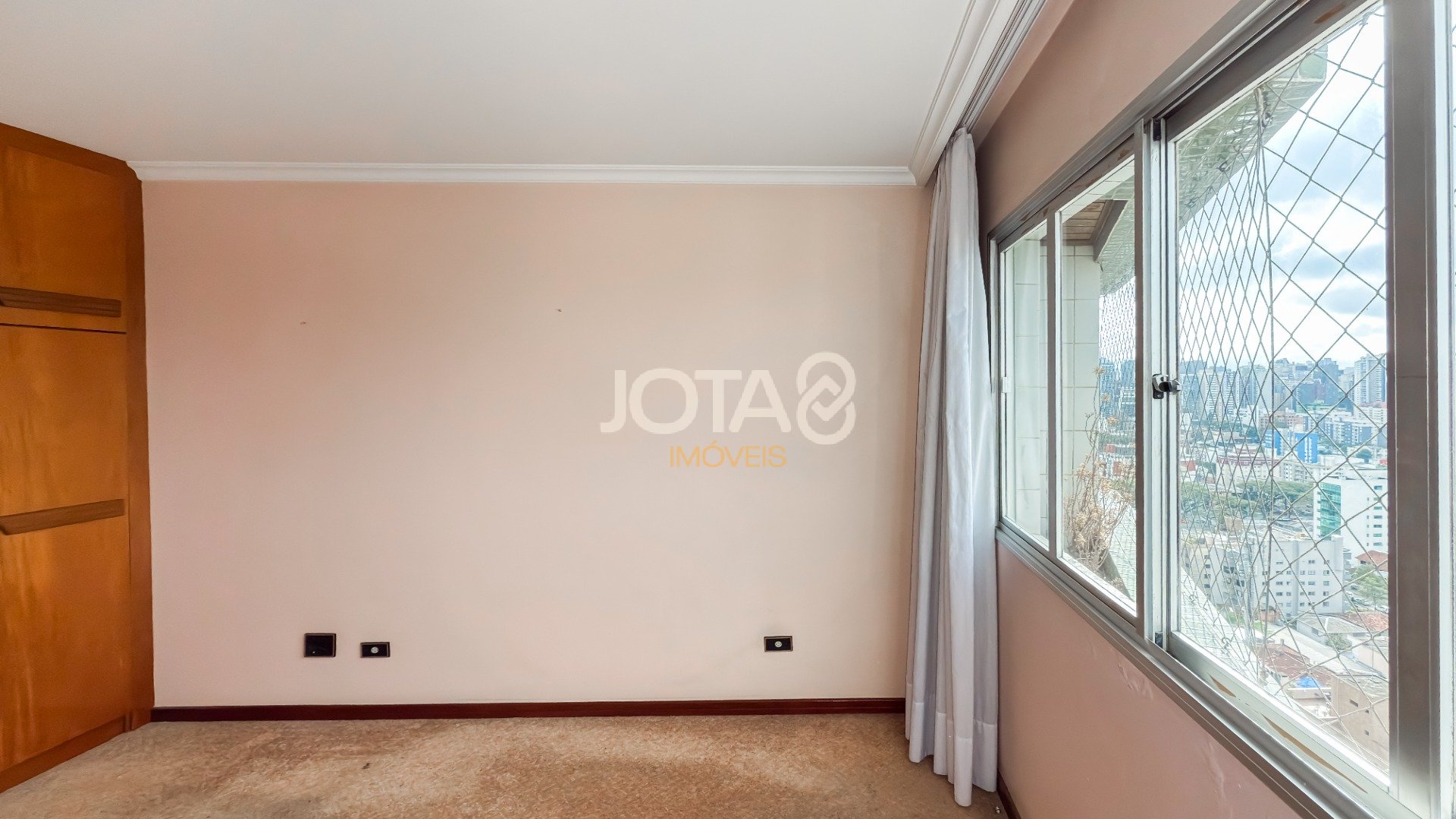 ÁGUA VERDE 158M² -  INVISTA NO ENDEREÇO. TRANSFORME O ESPAÇO.