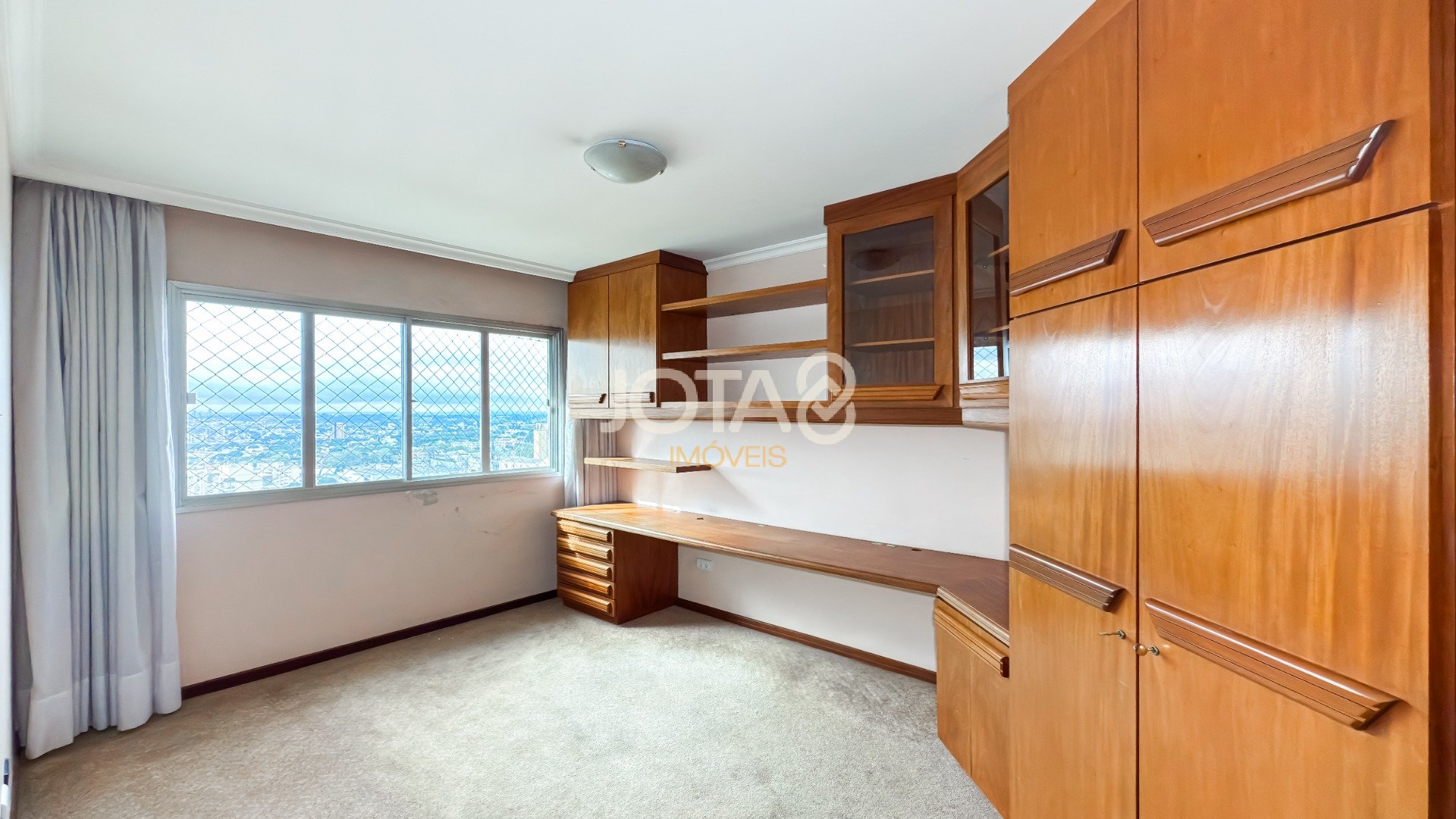 ÁGUA VERDE 158M² -  INVISTA NO ENDEREÇO. TRANSFORME O ESPAÇO.