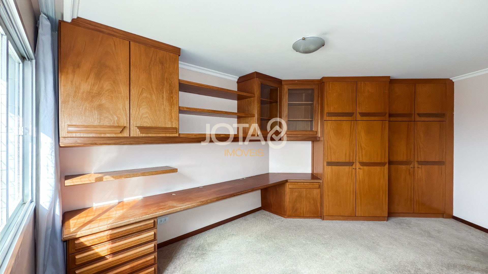 ÁGUA VERDE 158M² -  INVISTA NO ENDEREÇO. TRANSFORME O ESPAÇO.