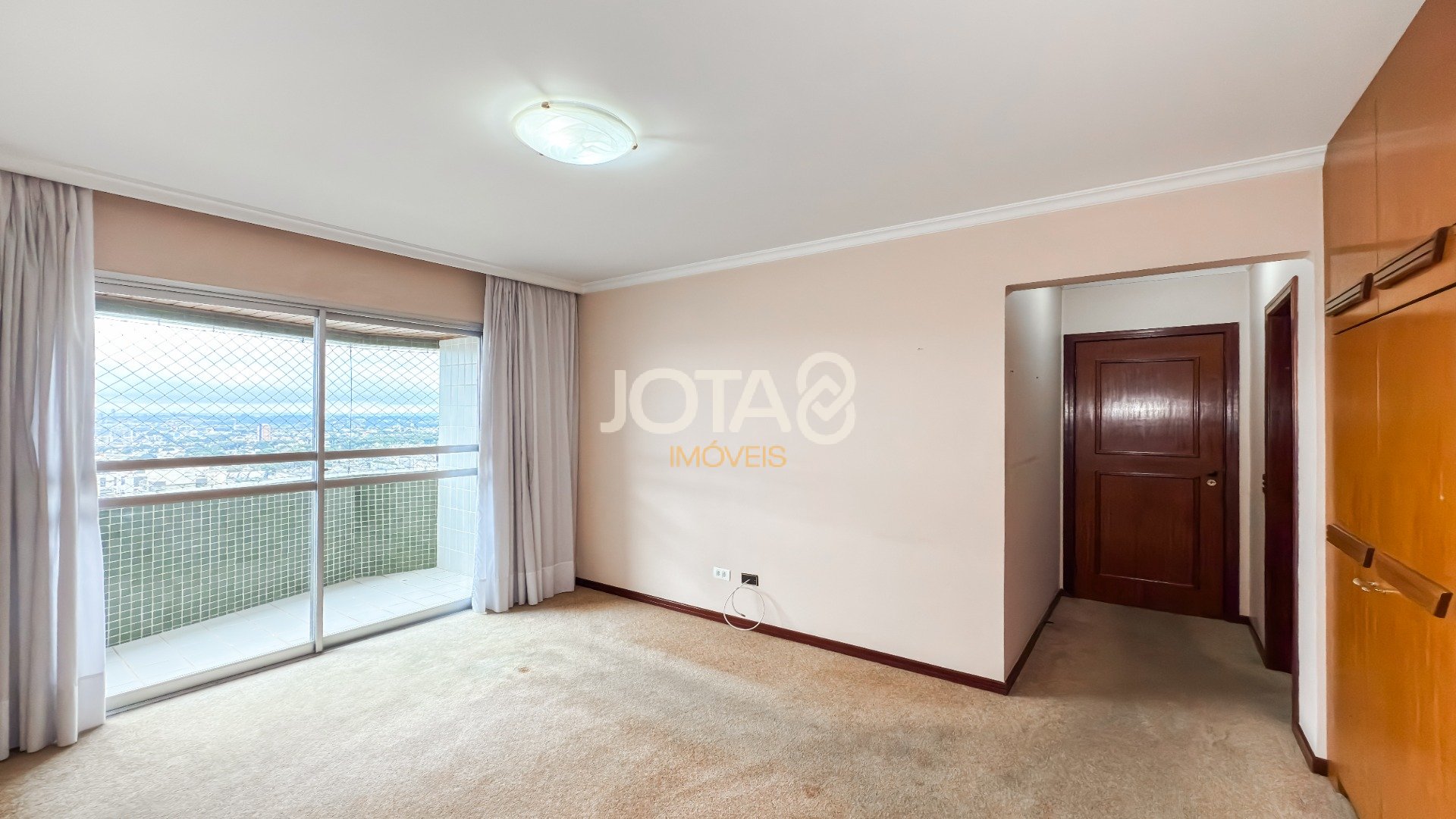 ÁGUA VERDE 158M² -  INVISTA NO ENDEREÇO. TRANSFORME O ESPAÇO.