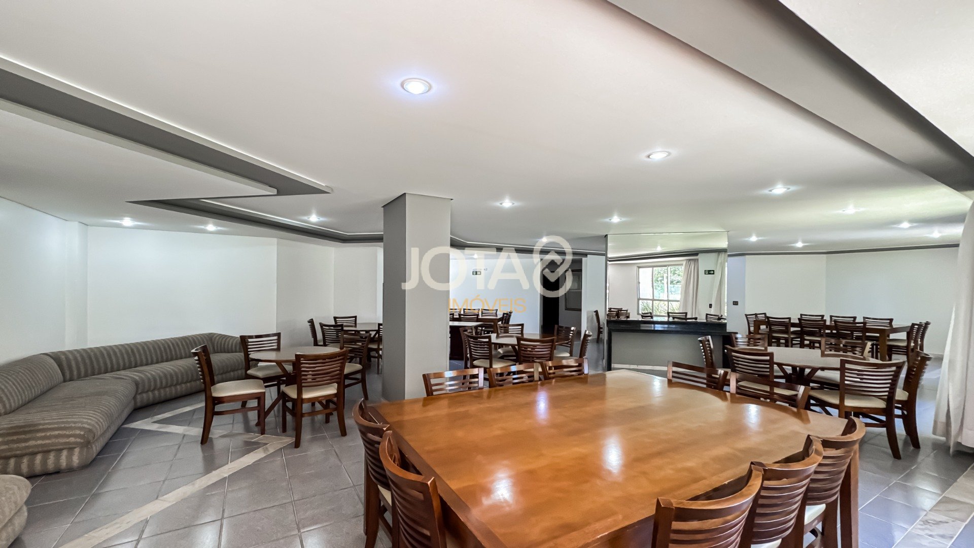 ÁGUA VERDE 158M² -  INVISTA NO ENDEREÇO. TRANSFORME O ESPAÇO.