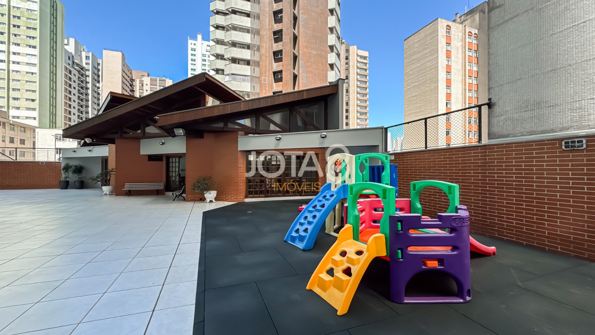 ÁGUA VERDE 158M² -  INVISTA NO ENDEREÇO. TRANSFORME O ESPAÇO.