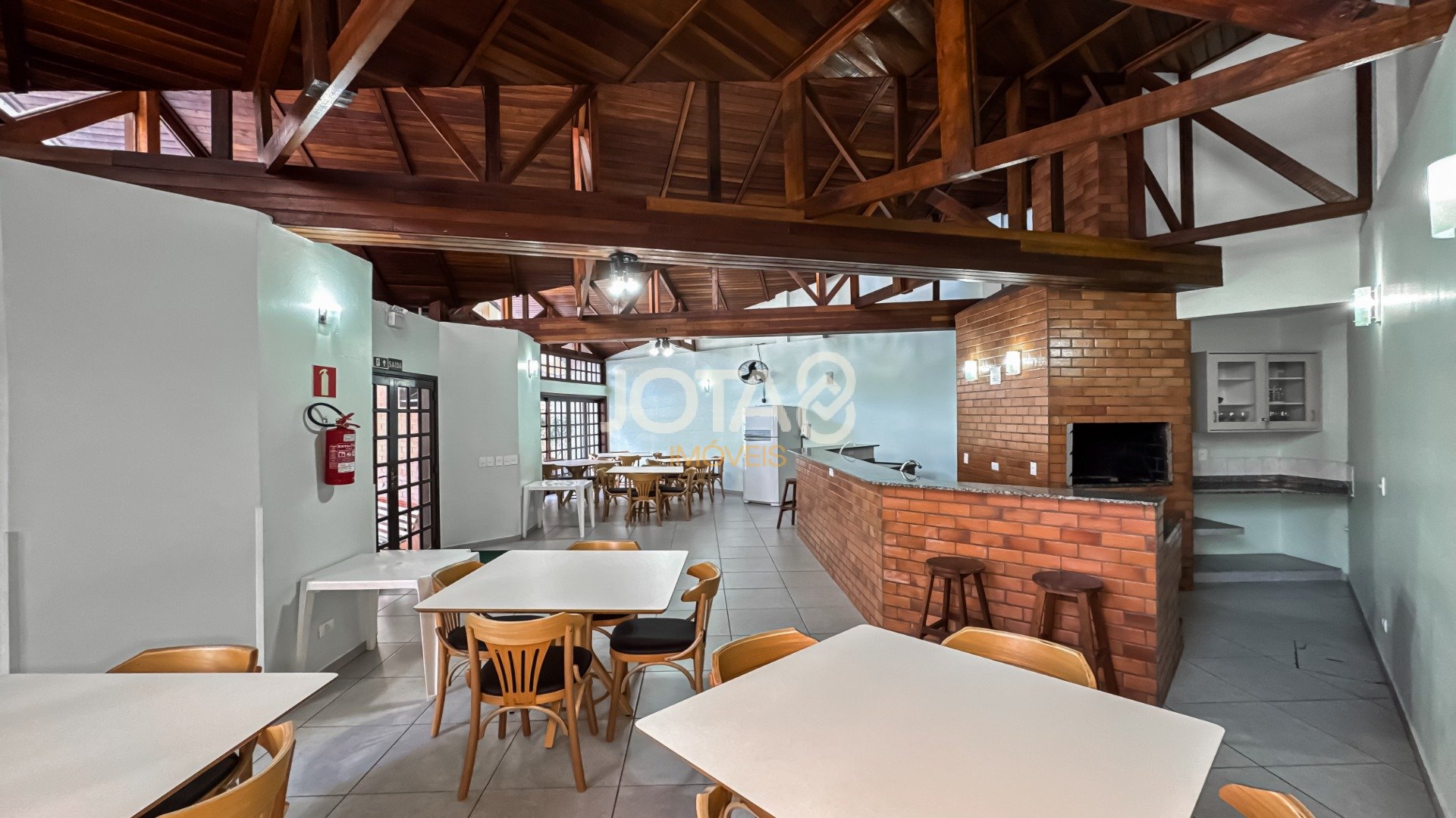 ÁGUA VERDE 158M² -  INVISTA NO ENDEREÇO. TRANSFORME O ESPAÇO.
