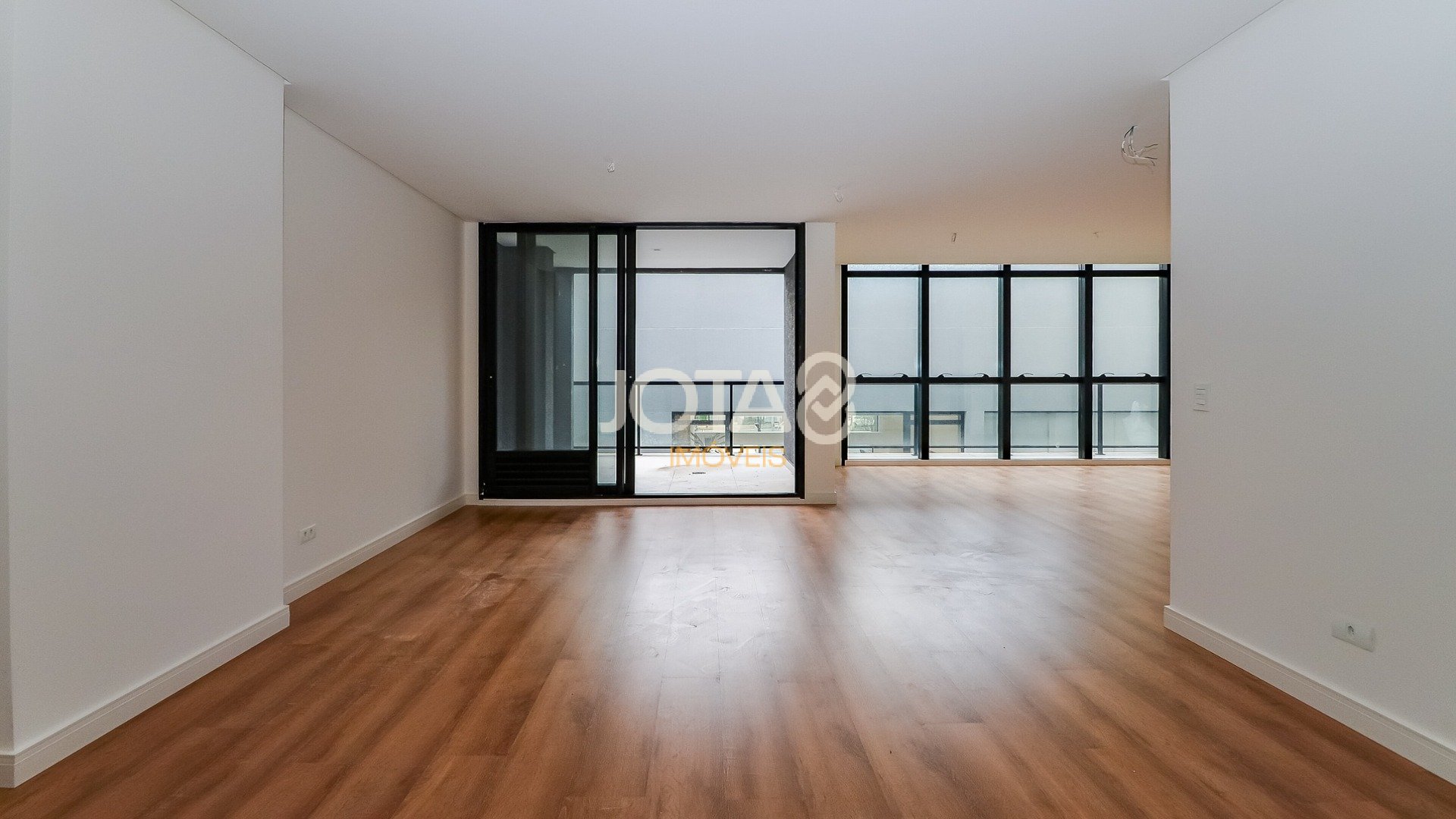 APARTAMENTO 2 QUARTOS AO LADO DA PRAÇA DA ESPANHA