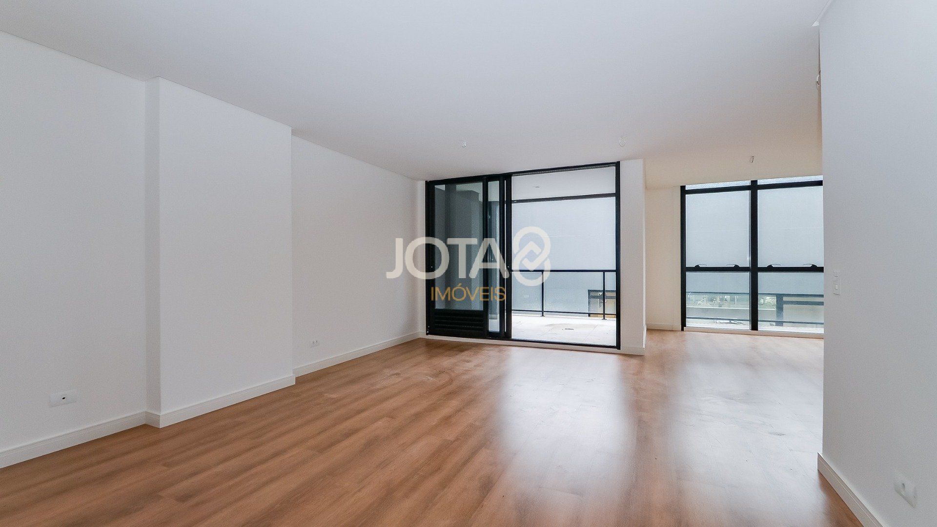 APARTAMENTO 2 QUARTOS AO LADO DA PRAÇA DA ESPANHA