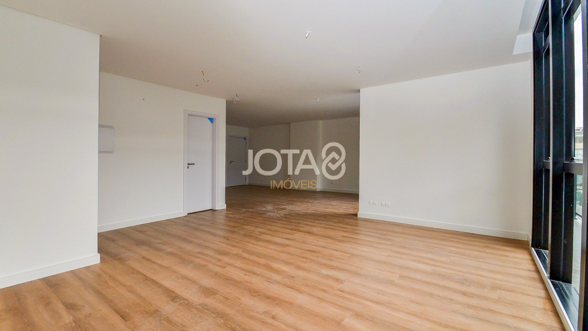 APARTAMENTO 2 QUARTOS AO LADO DA PRAÇA DA ESPANHA