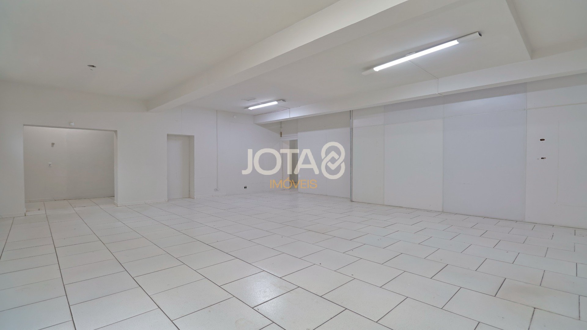 PRÉDIO COMERCIAL NO CENTRO