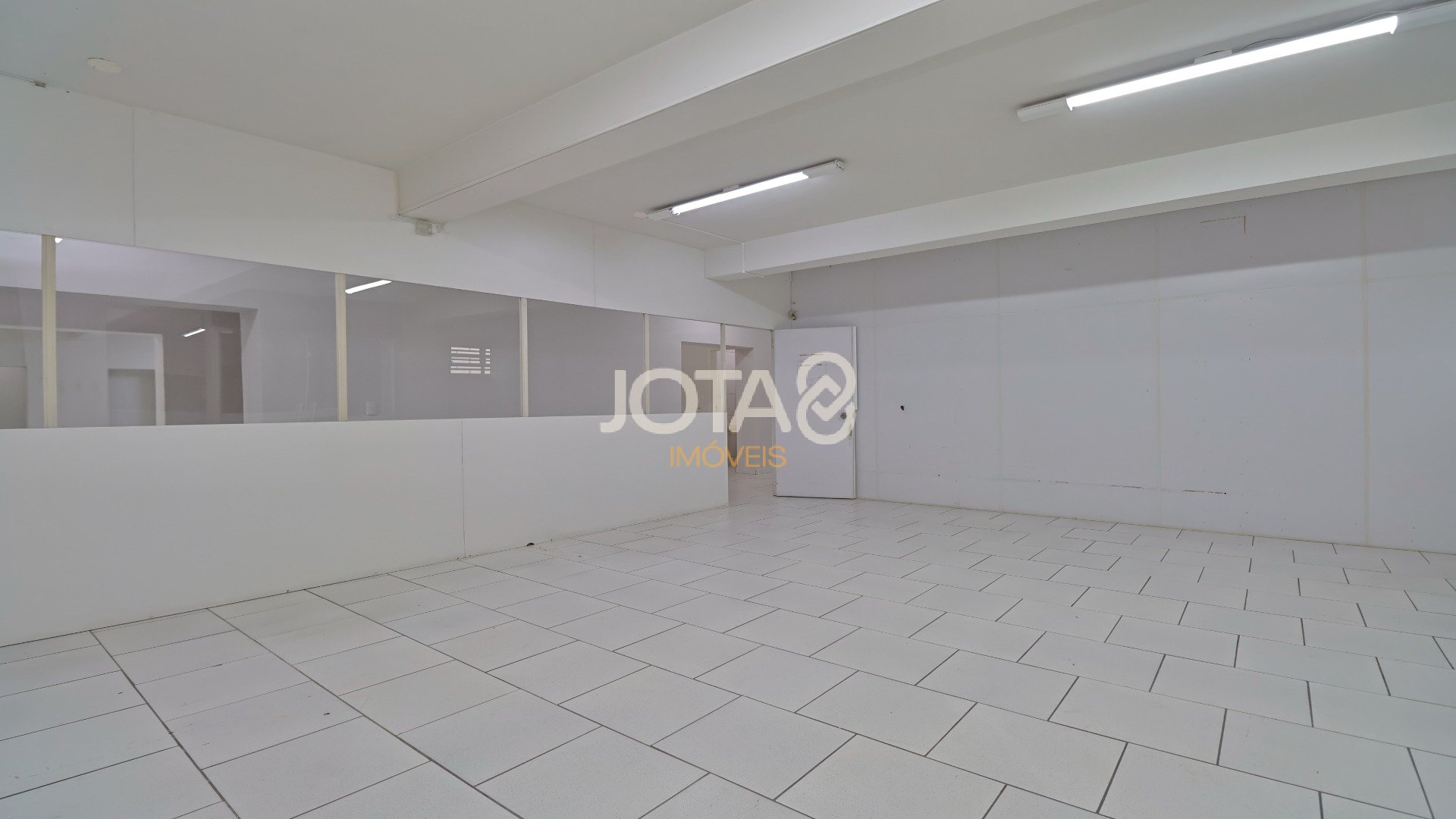PRÉDIO COMERCIAL NO CENTRO
