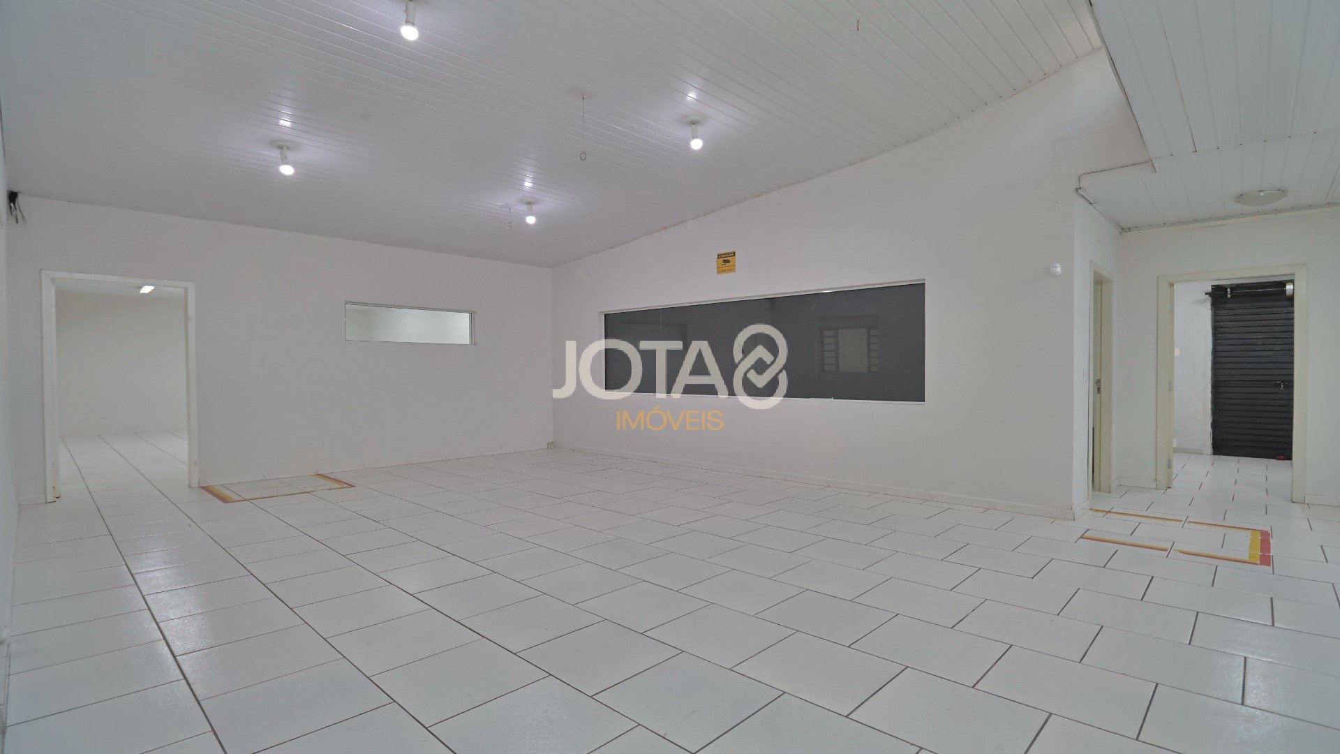 PRÉDIO COMERCIAL NO CENTRO