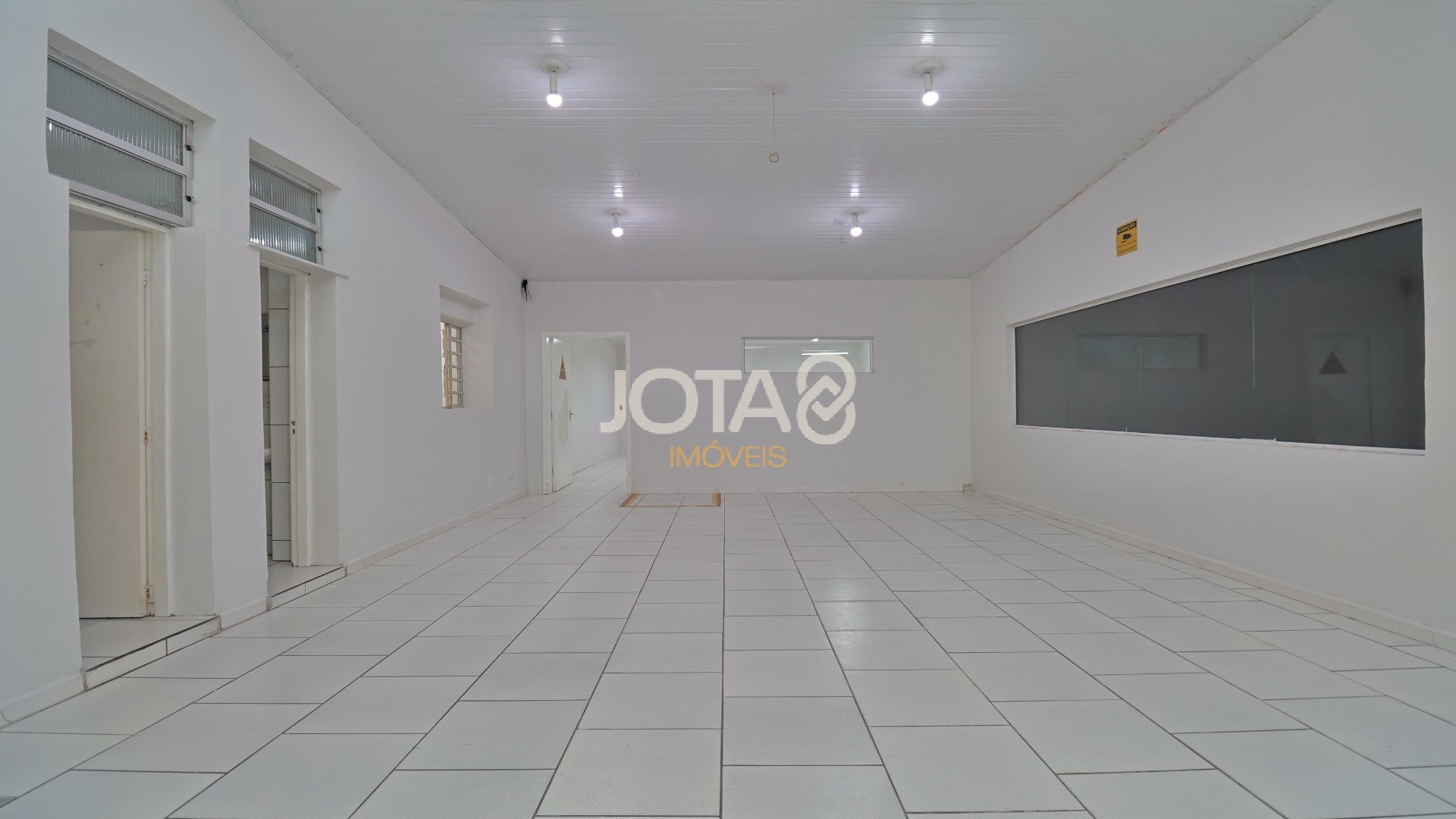 PRÉDIO COMERCIAL NO CENTRO