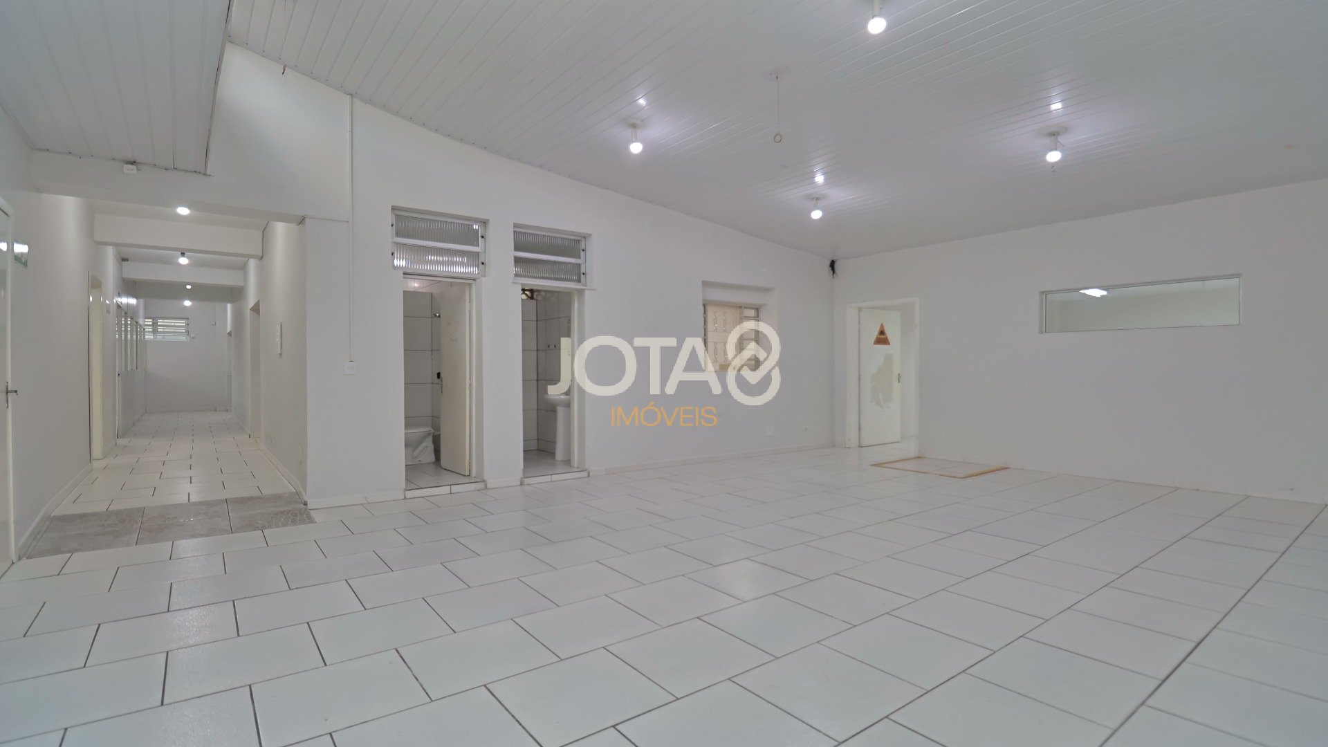 PRÉDIO COMERCIAL NO CENTRO