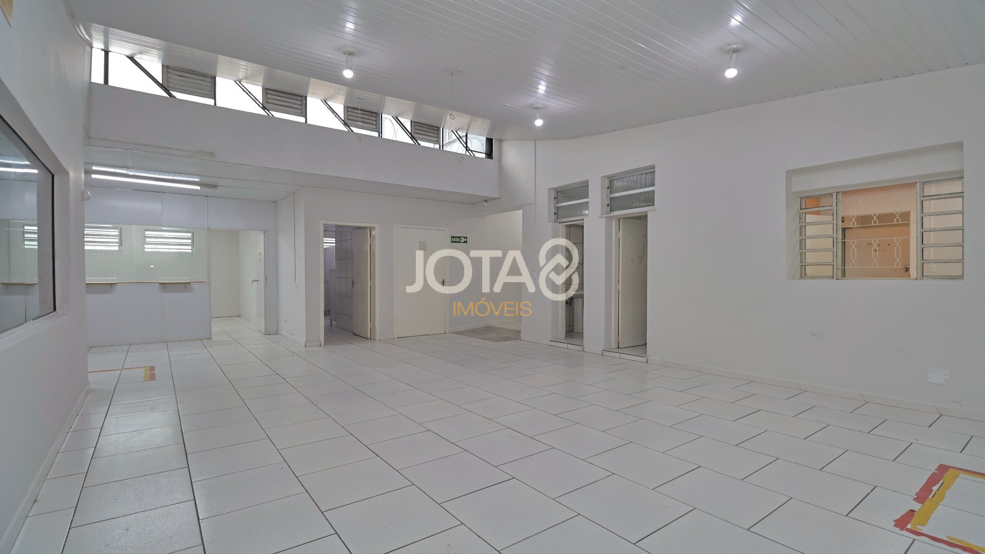 PRÉDIO COMERCIAL NO CENTRO