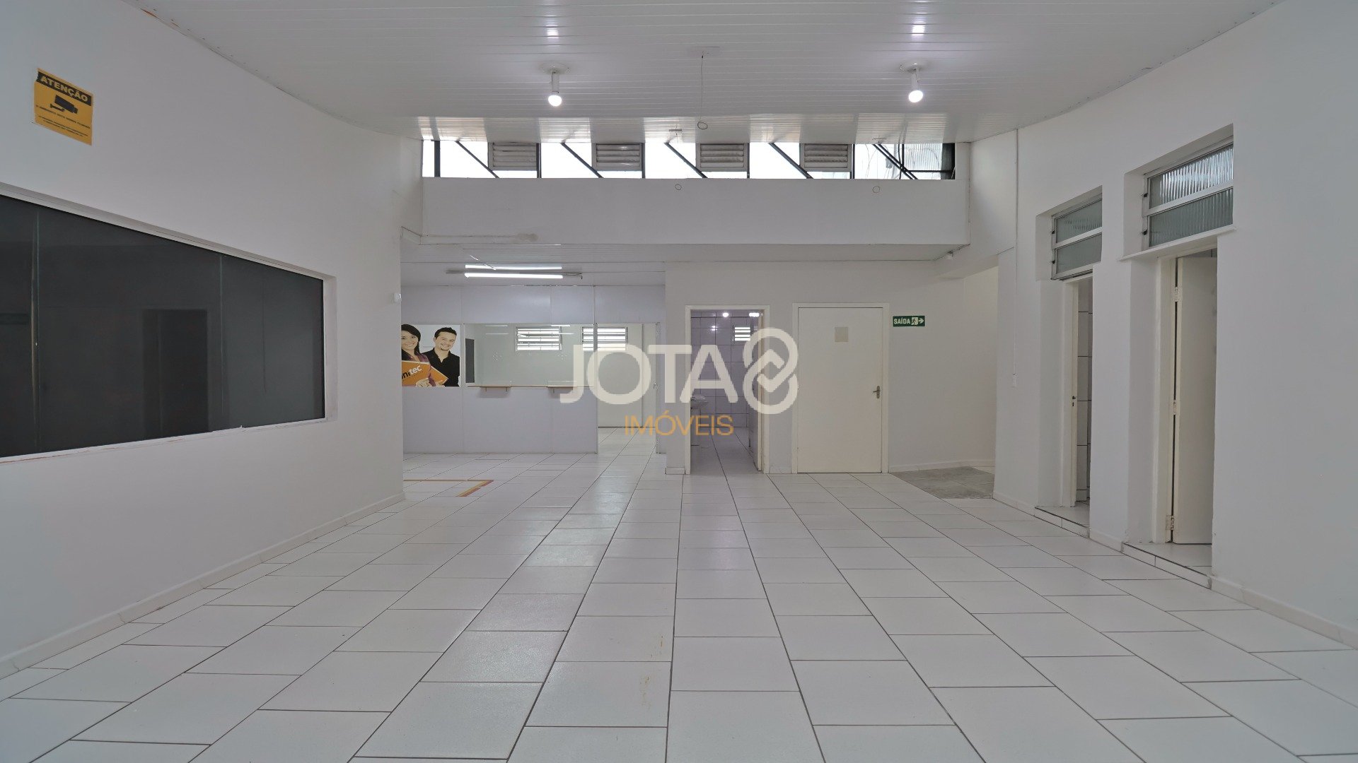 PRÉDIO COMERCIAL NO CENTRO