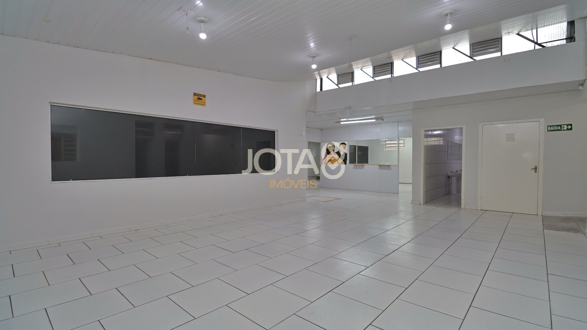 PRÉDIO COMERCIAL NO CENTRO
