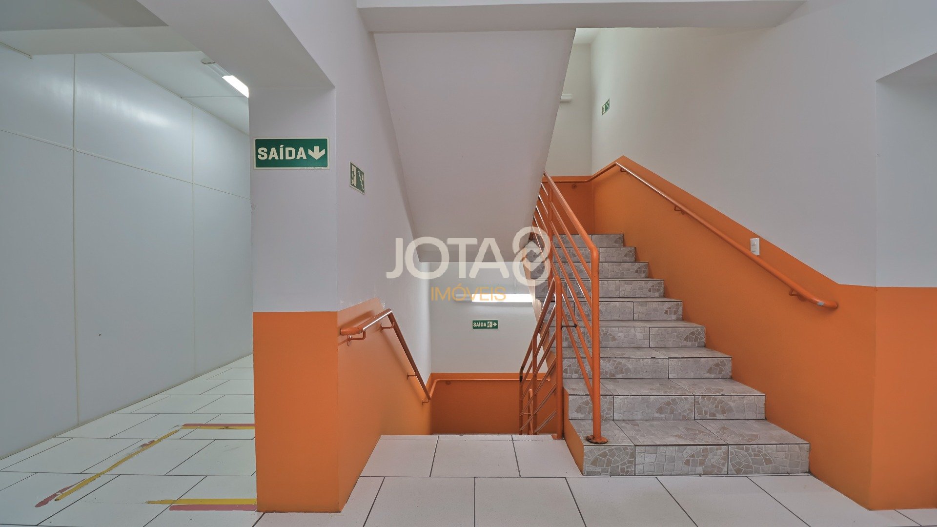 PRÉDIO COMERCIAL NO CENTRO