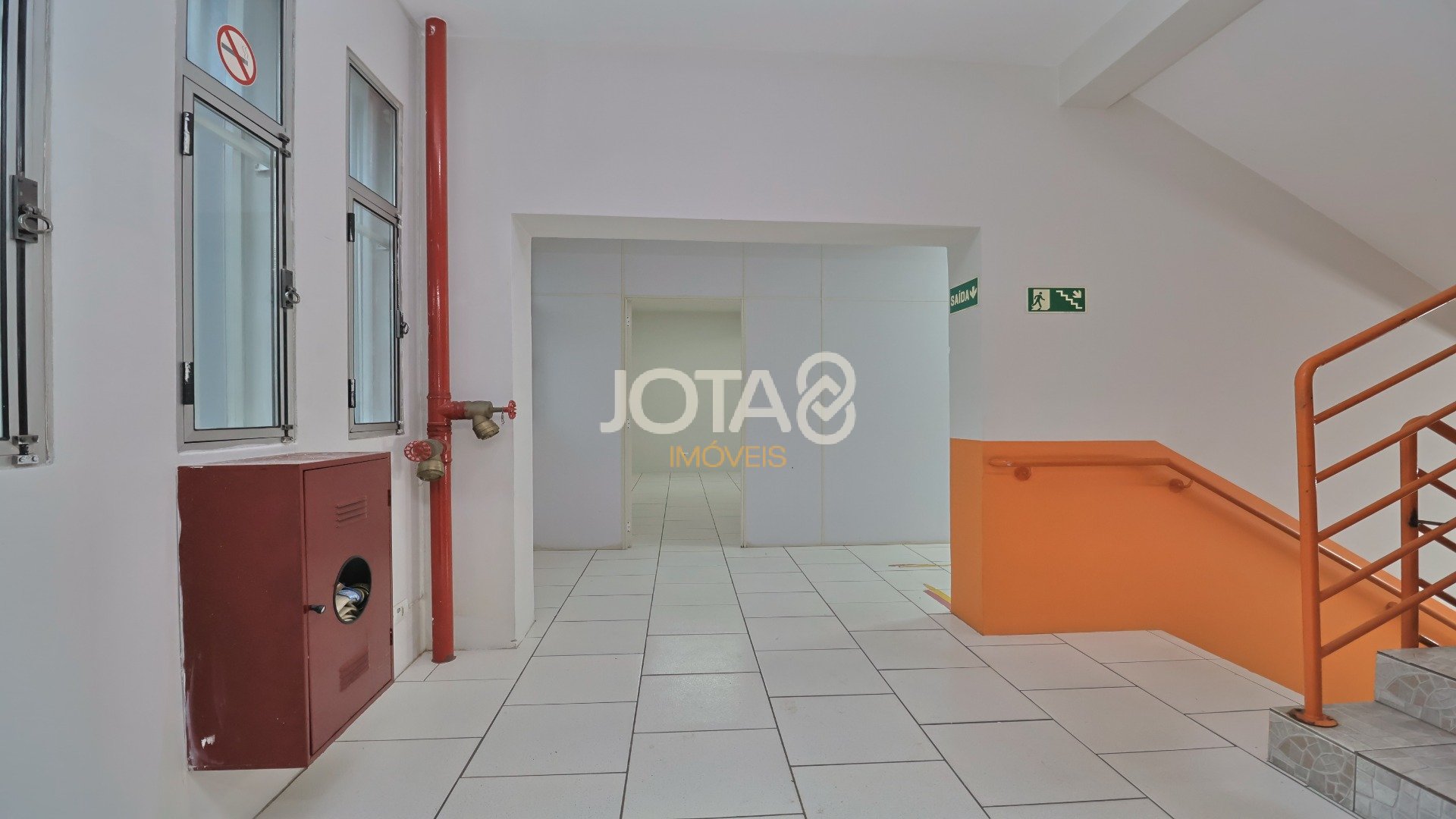 PRÉDIO COMERCIAL NO CENTRO