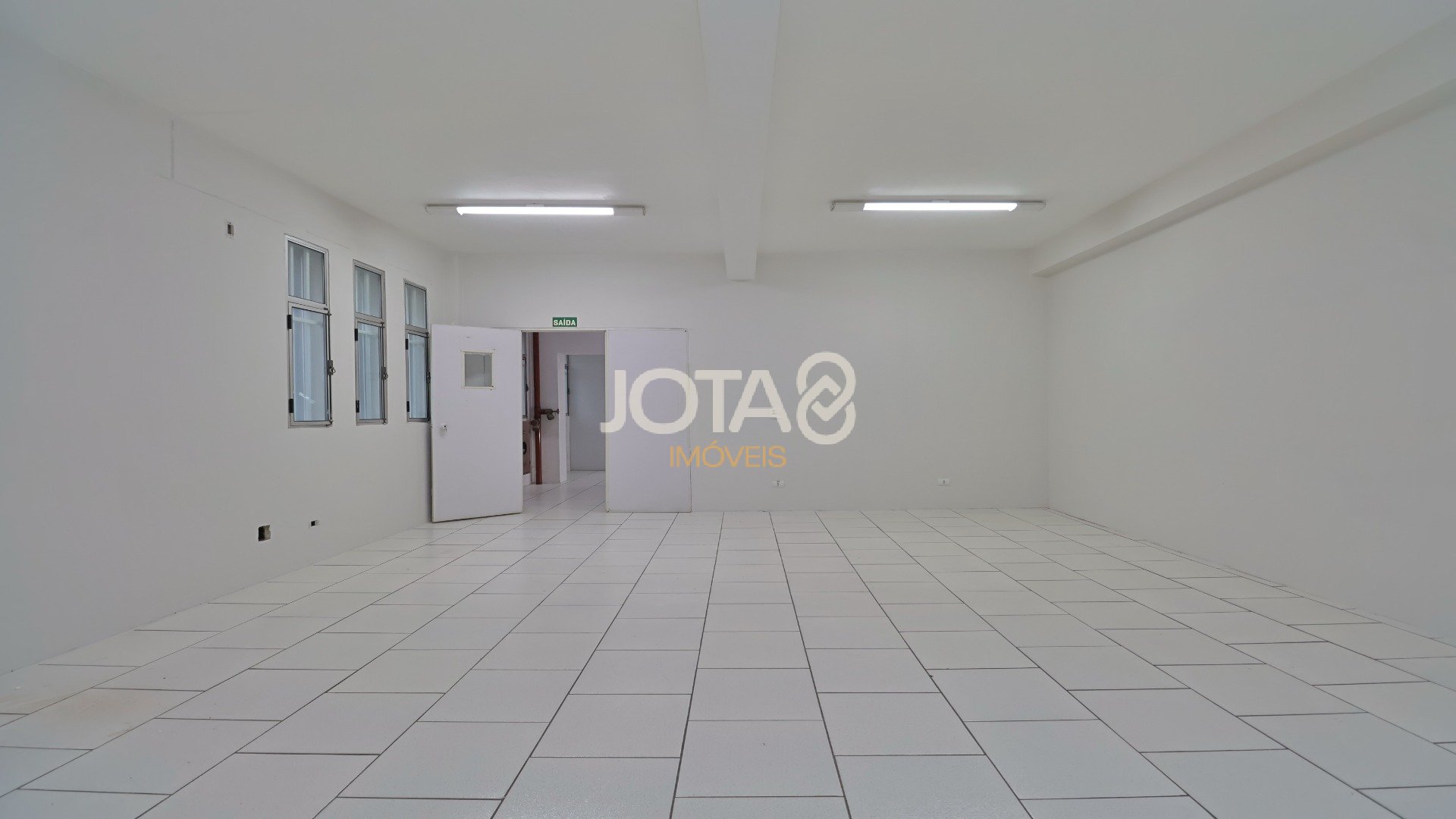 PRÉDIO COMERCIAL NO CENTRO