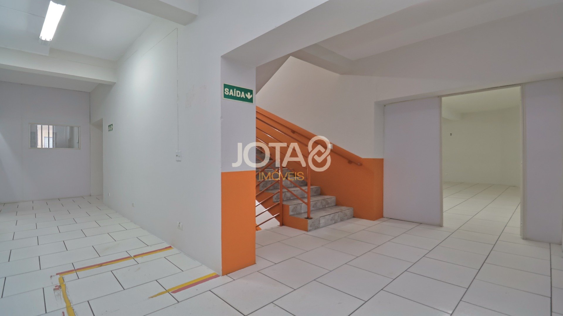 PRÉDIO COMERCIAL NO CENTRO