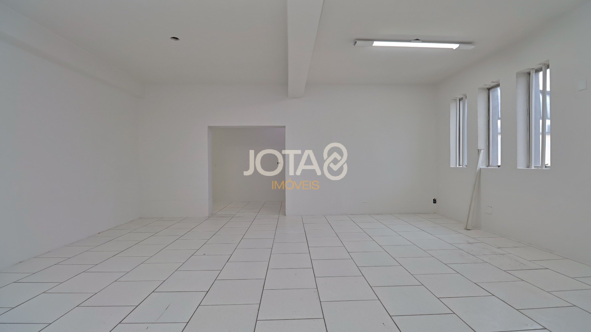 PRÉDIO COMERCIAL NO CENTRO