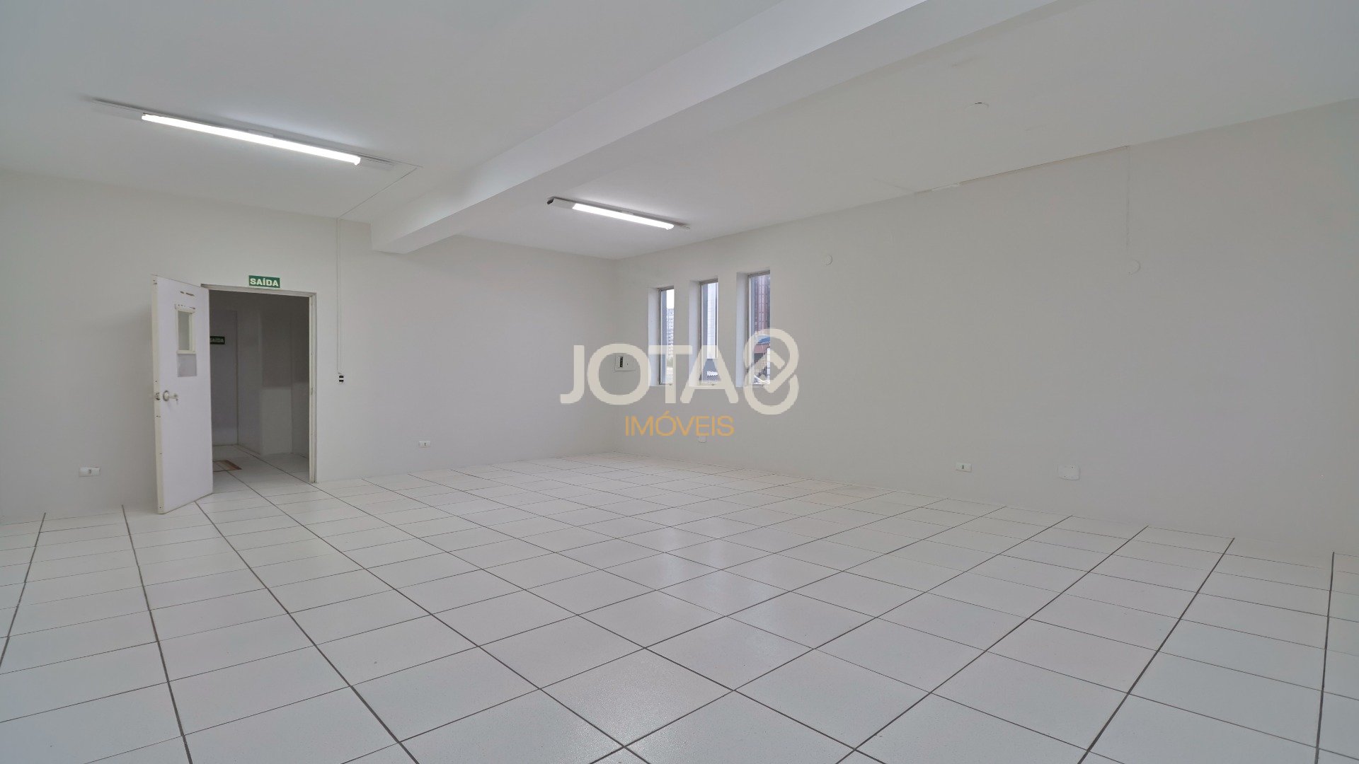 PRÉDIO COMERCIAL NO CENTRO